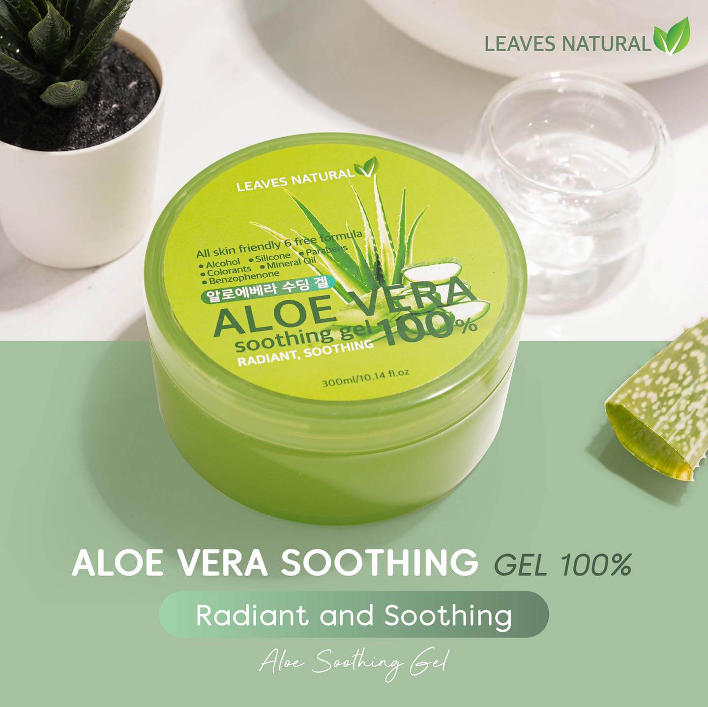 Leaves Natural Aloe Vera Soothing Gel 100% 300 ml เจลว่านหางจระเข้มาพร้อมกลิ่นหอม อ่อน ๆ จาก Aloe Vera ปลอมประโลมผิว ให้ความรู้สึกผ่อนคลายสดชื่น  ลดอาการแสบร้อนจากผิวไหม้แดดได้ดี เหมาะมากสำหรับผิวที่ต้องการความชุ่มชื่นมากเป็นพิเศษ และผิวไหม้อันเกิดจากแสงแดด  กักเก็บน้ำไว้ในผิวได้อย่างมีประสิทธิภาพ ให้ผิวยืดหยุ่นไม่ลอกเป็นขุย พร้อมกระชับรูขุมขนและลดการอักเสบของสิว 