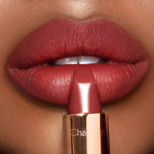  Charlotte Tilbury Matte Revolution Lipstick #Walk of No Shame