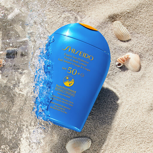 Shiseido Perfect uv Protector SPF 50+ PA+++ very Water-Resistant 50 ml  เทคโนโลยีล่าสุดที่เปิดประวัติศาสตร์หน้าใหม่ของการปกป้องแสงแดดของชิเซโด้ เมื่อถูกน้ำ แร่ธาตุในน้ำหรือเหงื่อจะช่วยเพิ่มเกราะปกป้องให้สูงขึ้น และนั่นทำให้เทคโนโลยี SuperVeil-UV 360   เอกสิทธิ์ของชิเซโด้ในการปกป้องทุกอณูผิวได้สม่ำเสมอกัน แม้บนร่องและเนินขนาดเล็กบนผิว จะยิ่งทรงประสิทธิภาพมายิ่งขึ้นตามไปด้วย คุณจึงว่ายน้ำ เล่น หรือสนุกกับกิจรรมกลางแจ้งได้เต็มที่ เพราะเทคโนโลยี WetForce ก็รักน้ำไม่แพ้กัน